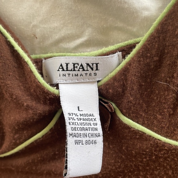 From brand ALFANI size large - Picture 4 of 4